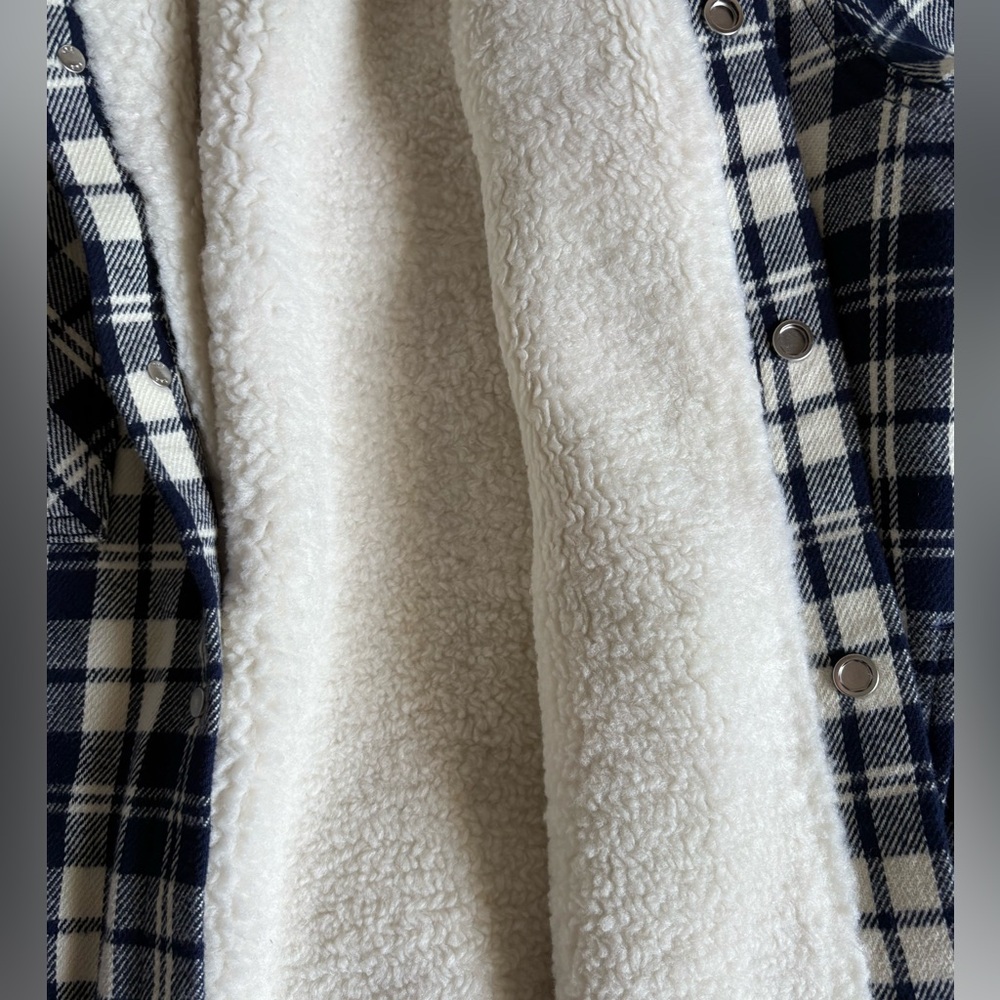 TNA Navy and Cream Plaid Sherpa-Lined Jacket - Picture 3 of 5